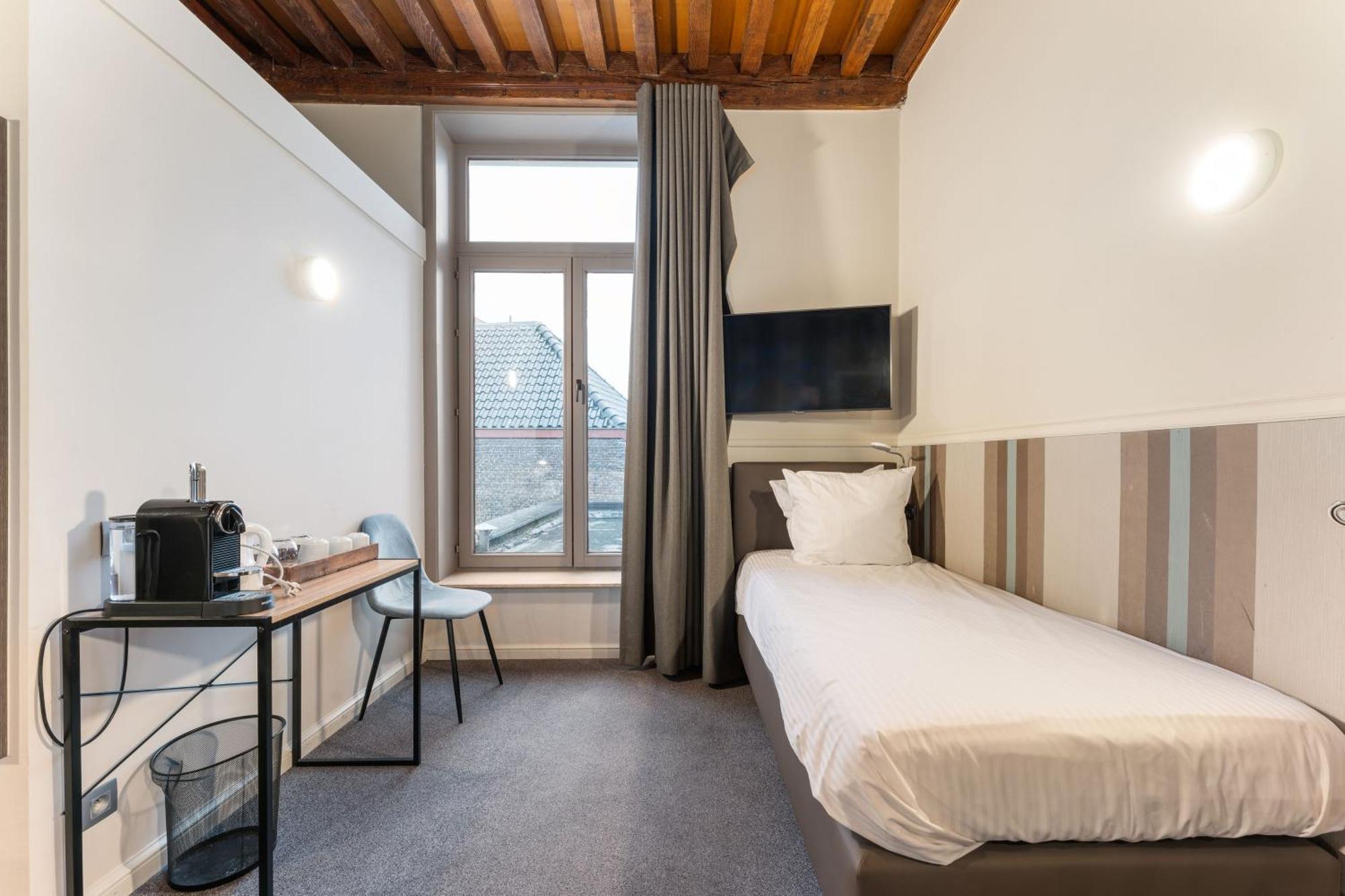 Hotel Karel De Stoute بروج المظهر الخارجي الصورة